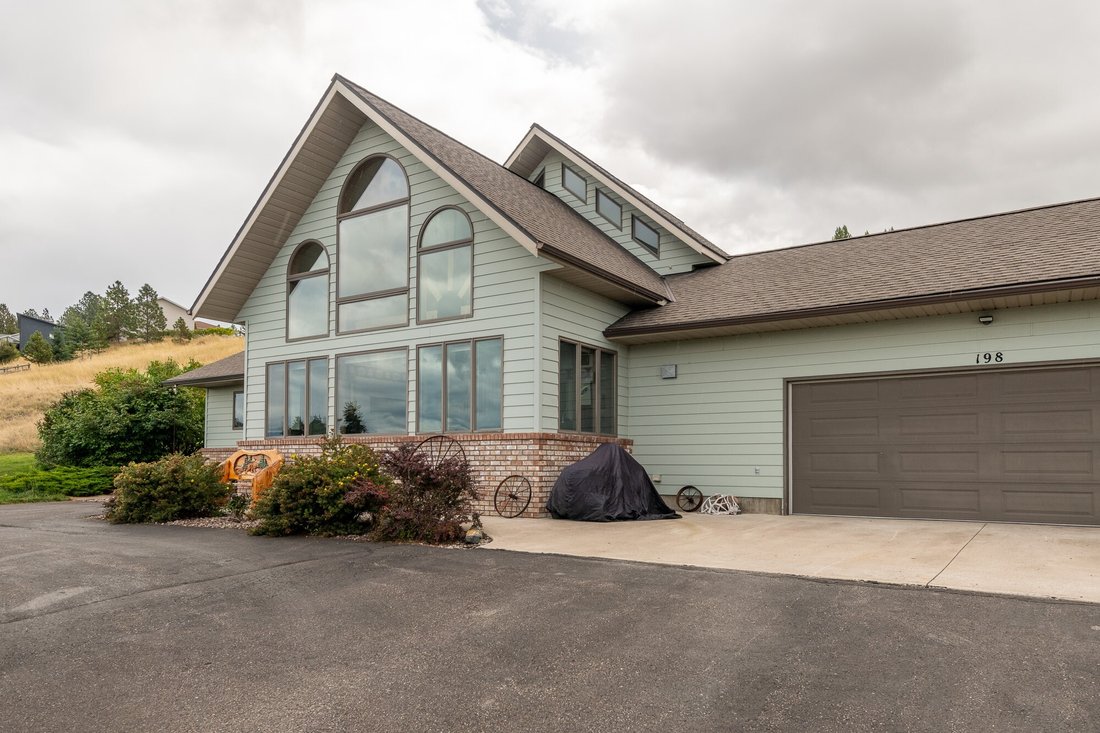 A Spectacular Home With Lake & Mountain Views In Polson, Montana