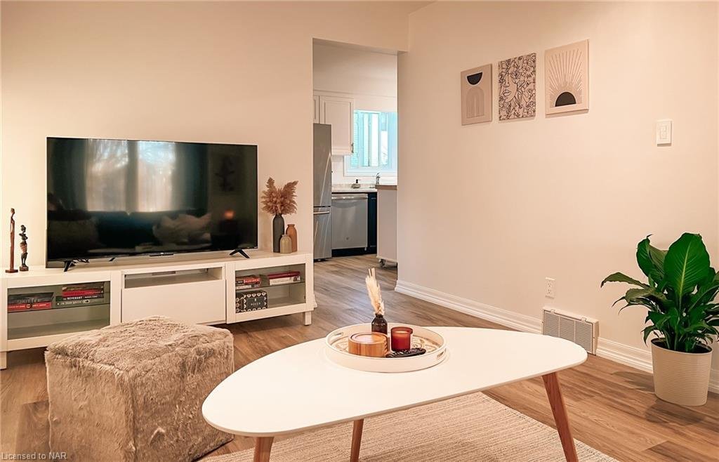 Modern Living Semi Detached Home In Niagara Falls, Ontario, Canada For