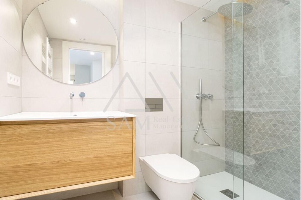 Apartment in Eixample, Barcelona, Spain 4 - 13560960