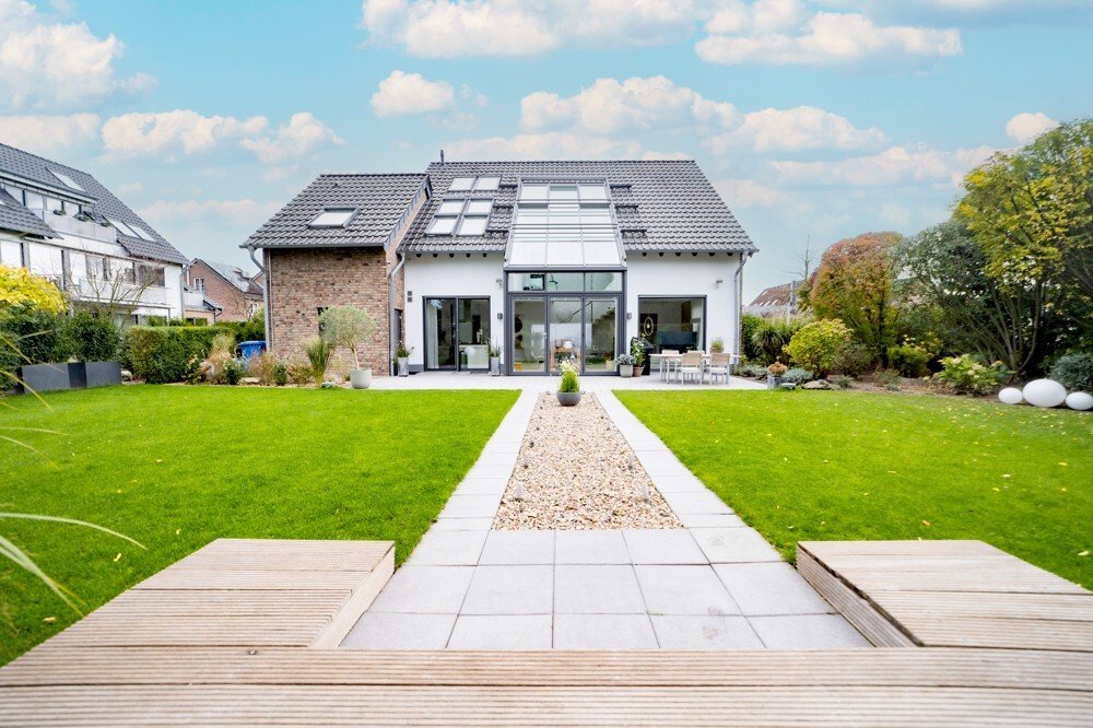 House With Separate Apartment And In Neuss, North Rhine Westphalia