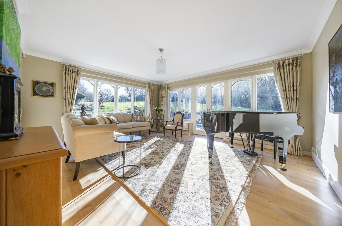 5 Bedroom Detached House For Sale In In Cuffley, England, United Kingdom For Sale (13765112)