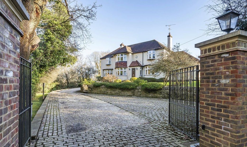 5 Bedroom Detached House For Sale In In Cuffley, England, United