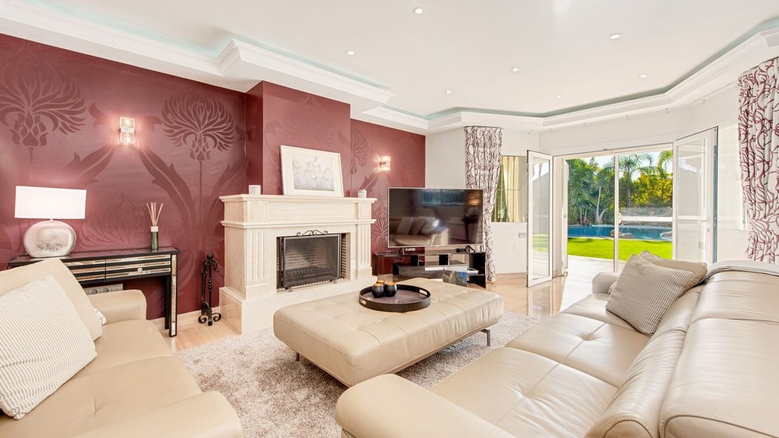 Villa in San Pedro de Alcantara, Andalusia, Spain 2 - 13764072