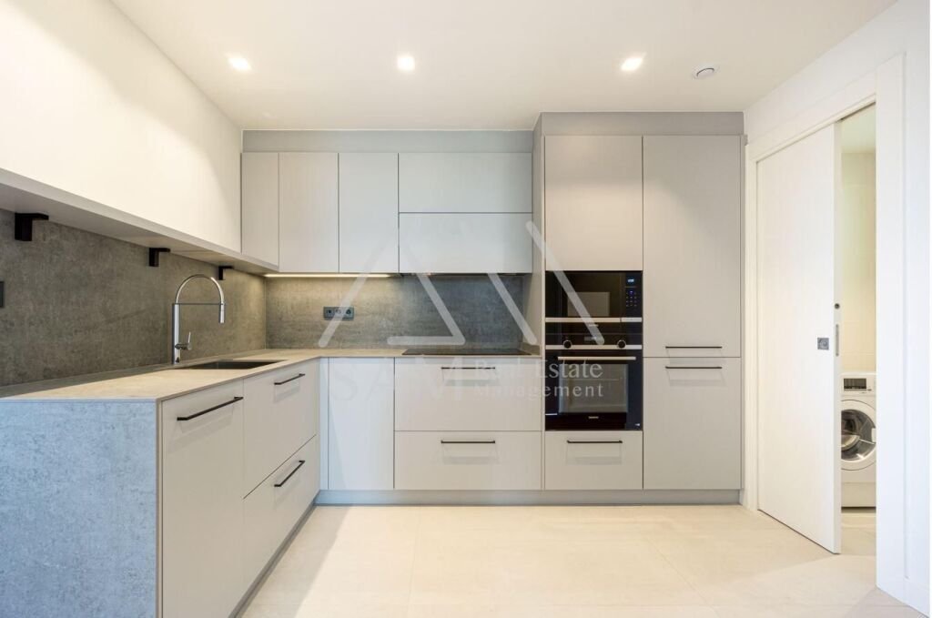 Apartment in Eixample, Barcelona, Spain 2 - 13560978