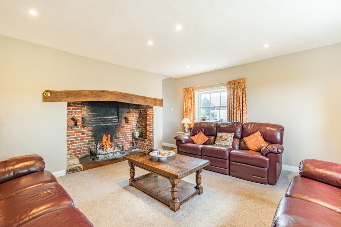 House in East Clandon, England 5 - 13765179