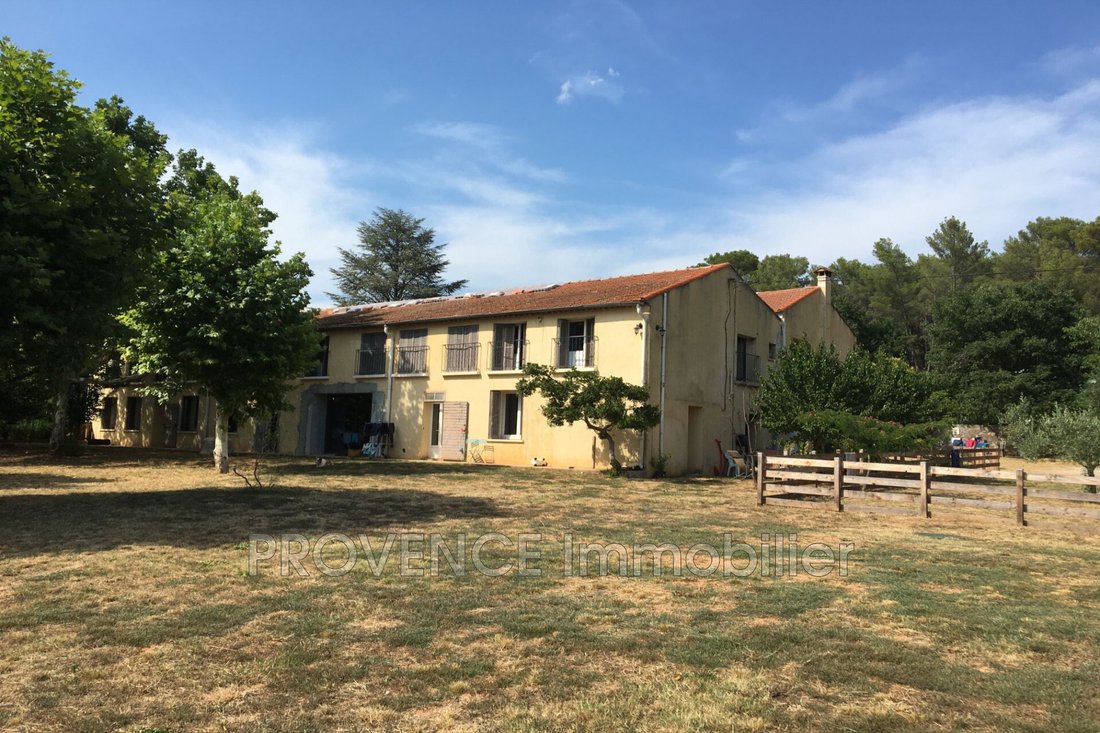 Villa in Villecroze, Provence-Alpes-Côte d'Azur, France 1 - 13764073