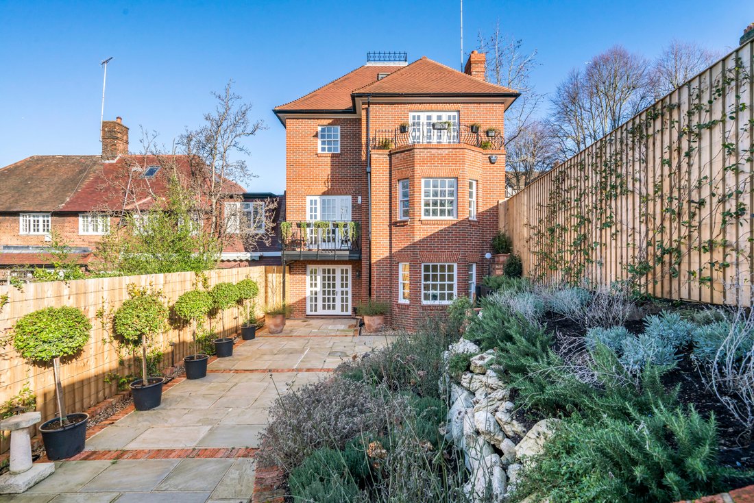 Lyndale Avenue, London Nw2 In London, England, United Kingdom For Sale