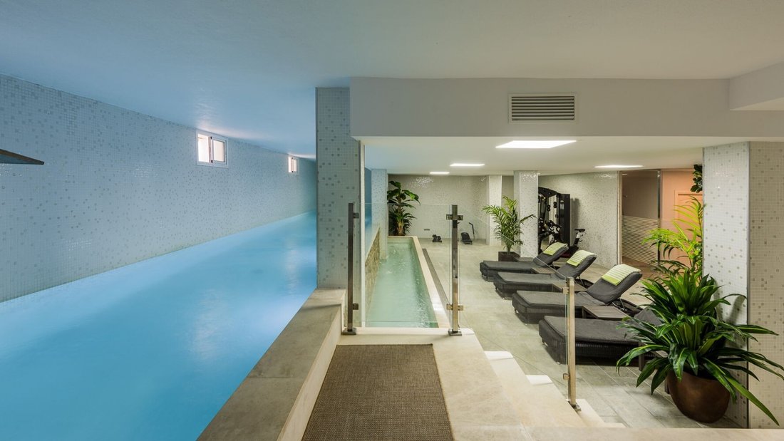 Villa in San Pedro de Alcantara, Andalusia, Spain 4 - 13764072