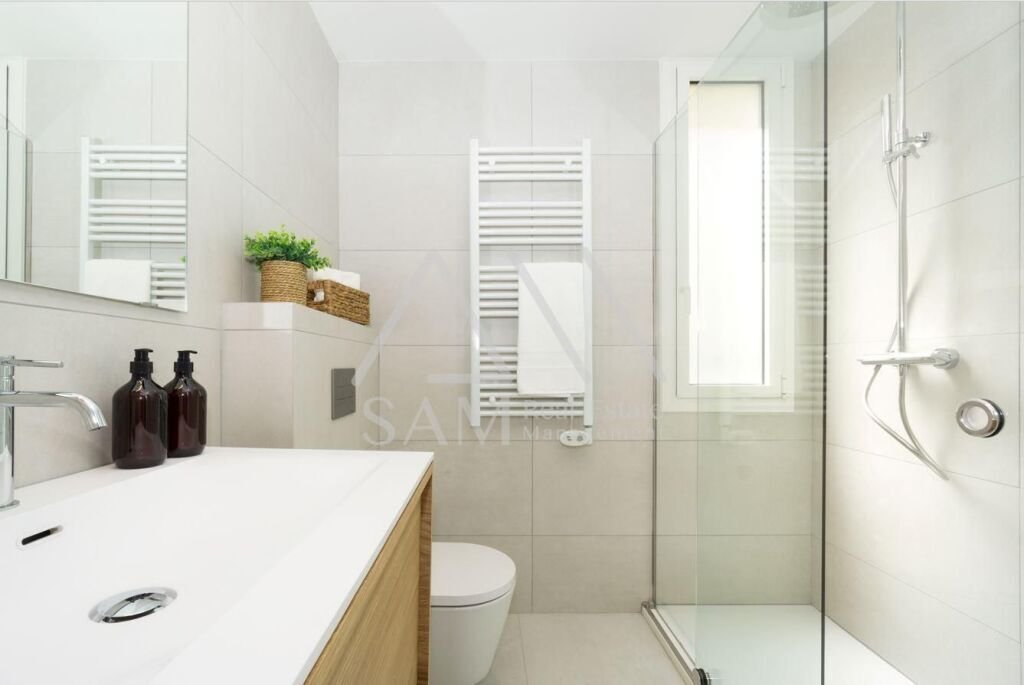 Apartment in Eixample, Barcelona, Spain 4 - 13560949