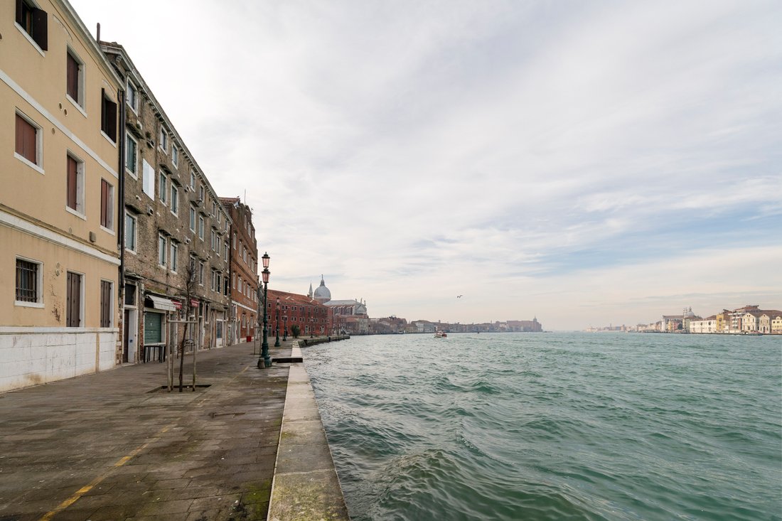 Bianco Sublime, A Charming Giudecca Apartment Of In Venice,