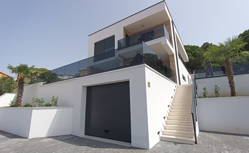 Villa in Okrug Gornji, Split-Dalmatia County, Croatia 1
