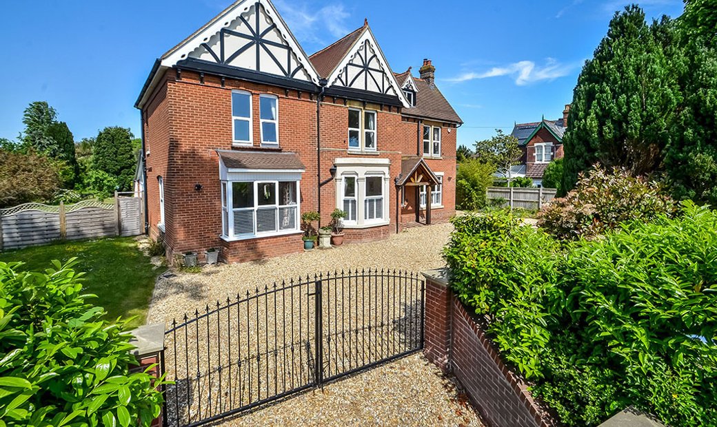 5 Bedroom Detached House For Sale In Havant In Havant, England, United