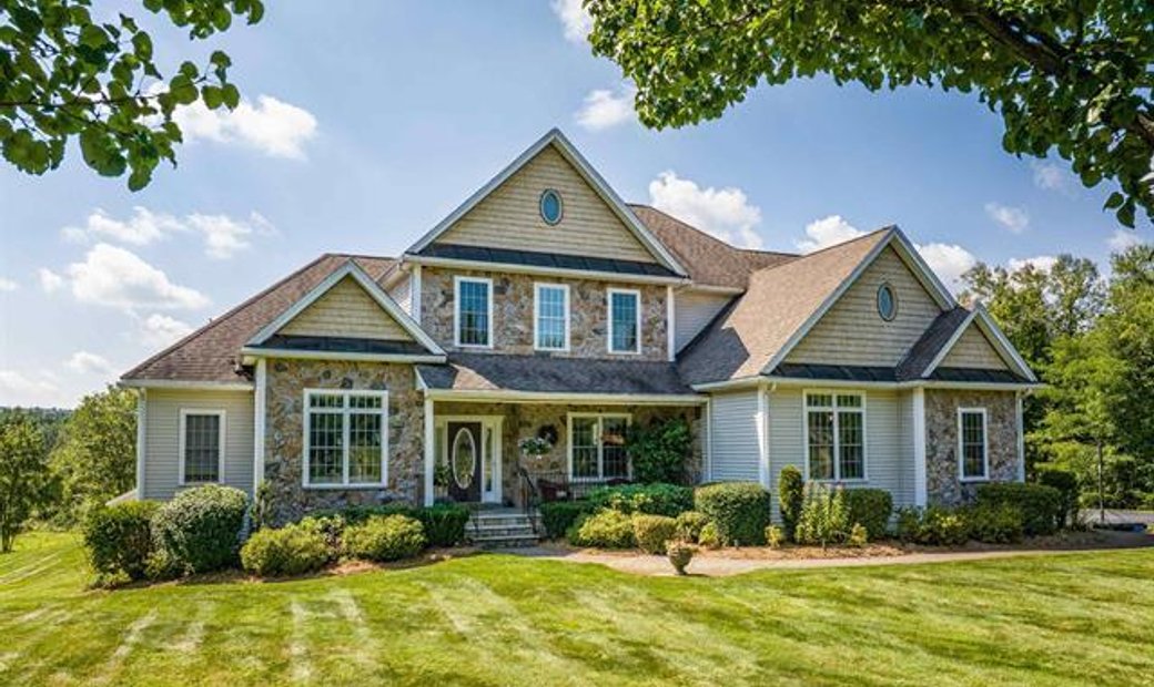 4 Bedrooms Single Family Detached In Madbury, New Hampshire, United