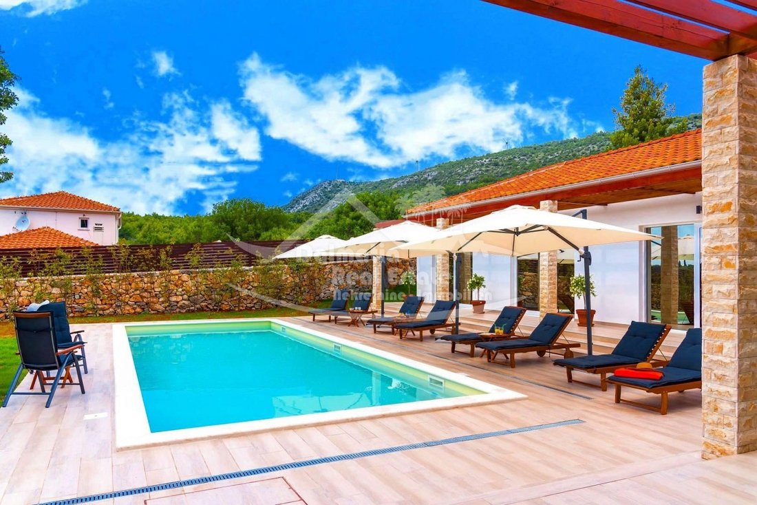 Villa in Gradska cetvrt Varos, Sibenik, Sibenik-Knin County 1 - 13770199