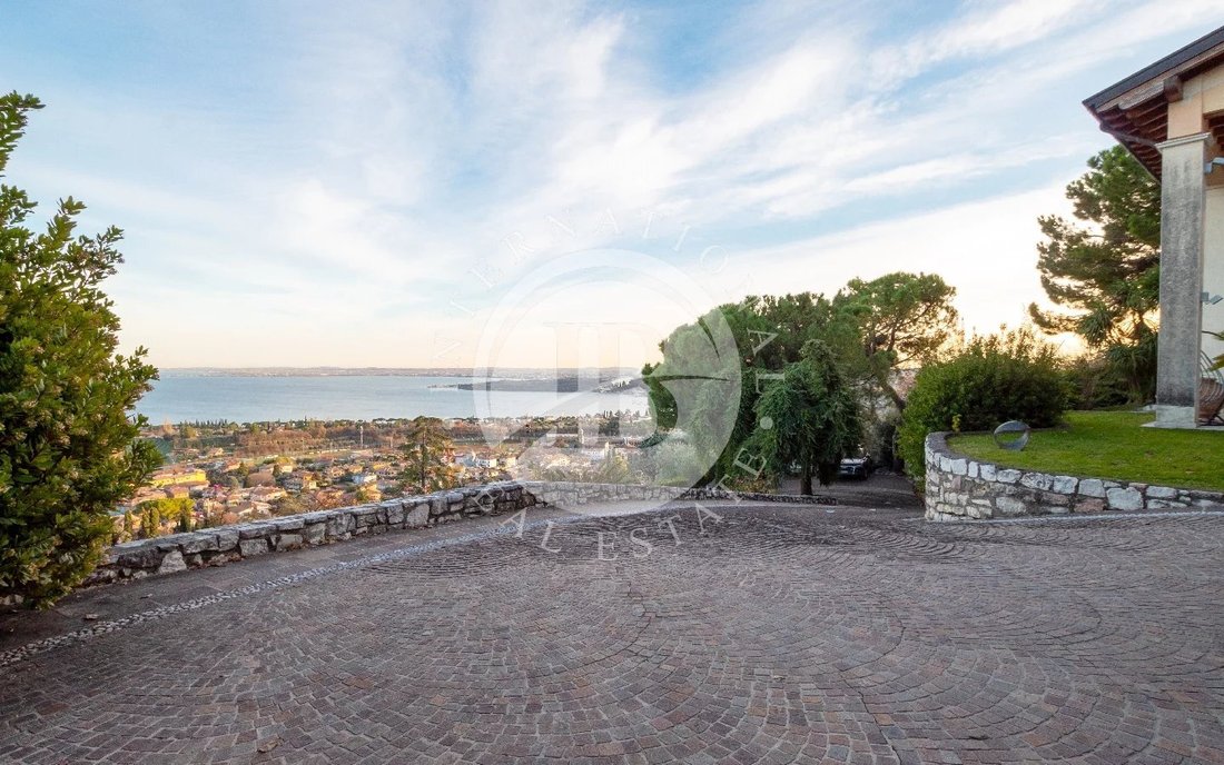 Villa in Padenghe sul Garda, Lombardy, Italy 5 - 13772581