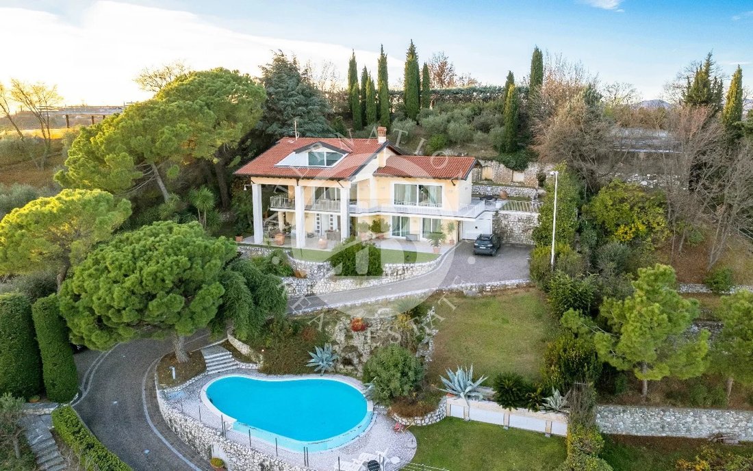 Villa in Padenghe sul Garda, Lombardy, Italy 1 - 13772581