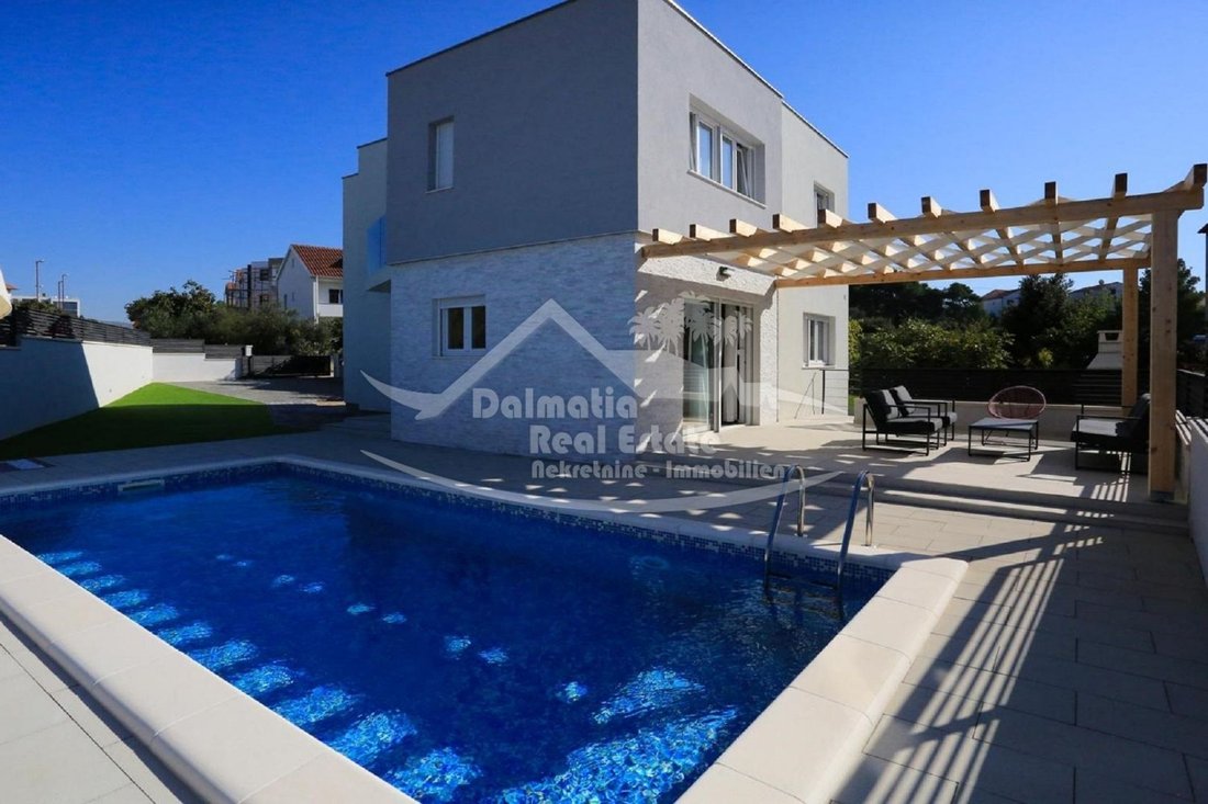 Villa in Gradska cetvrt Varos, Sibenik, Sibenik-Knin County 2 - 13769772
