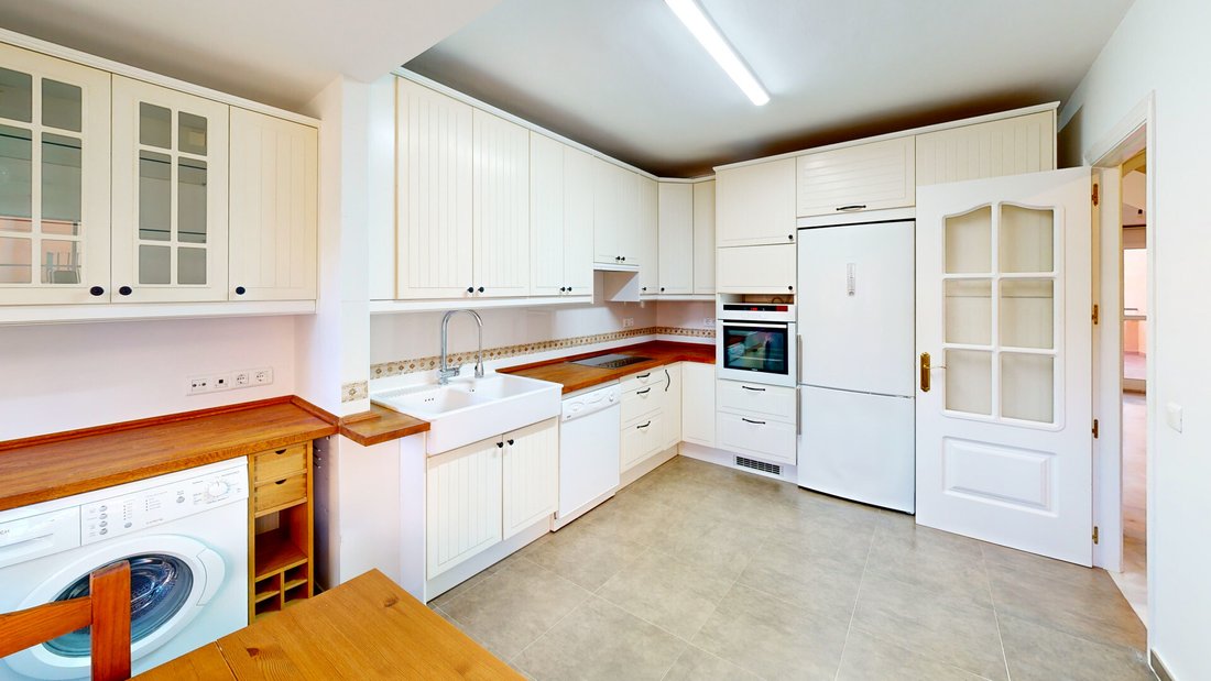 Luxury Townhouse With Sea Views In Bermuda Beach, In Estepona