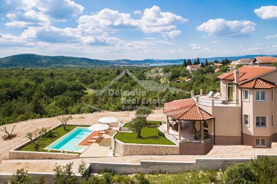 Villa in Gradska cetvrt Varos, Sibenik, Sibenik-Knin County 1 - 13769732