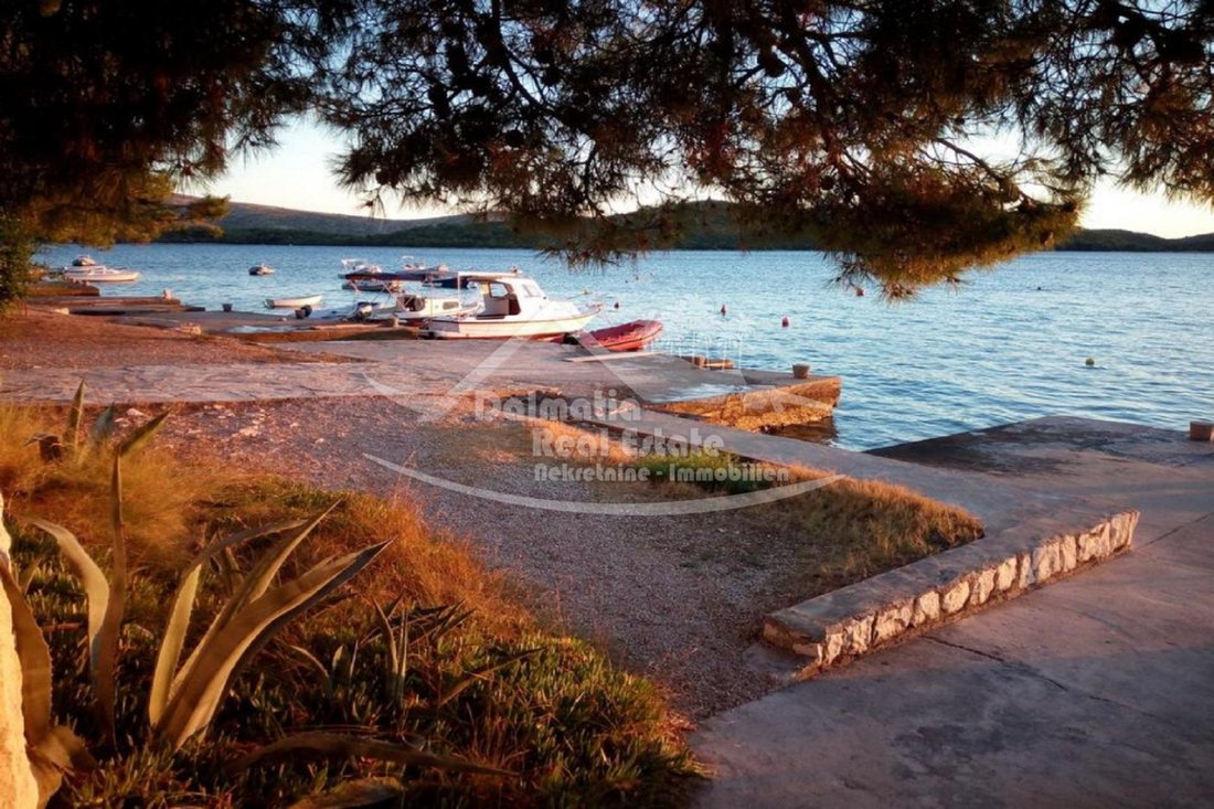 Villa in Zaboric, Sibenik-Knin County, Croatia 2 - 13770145