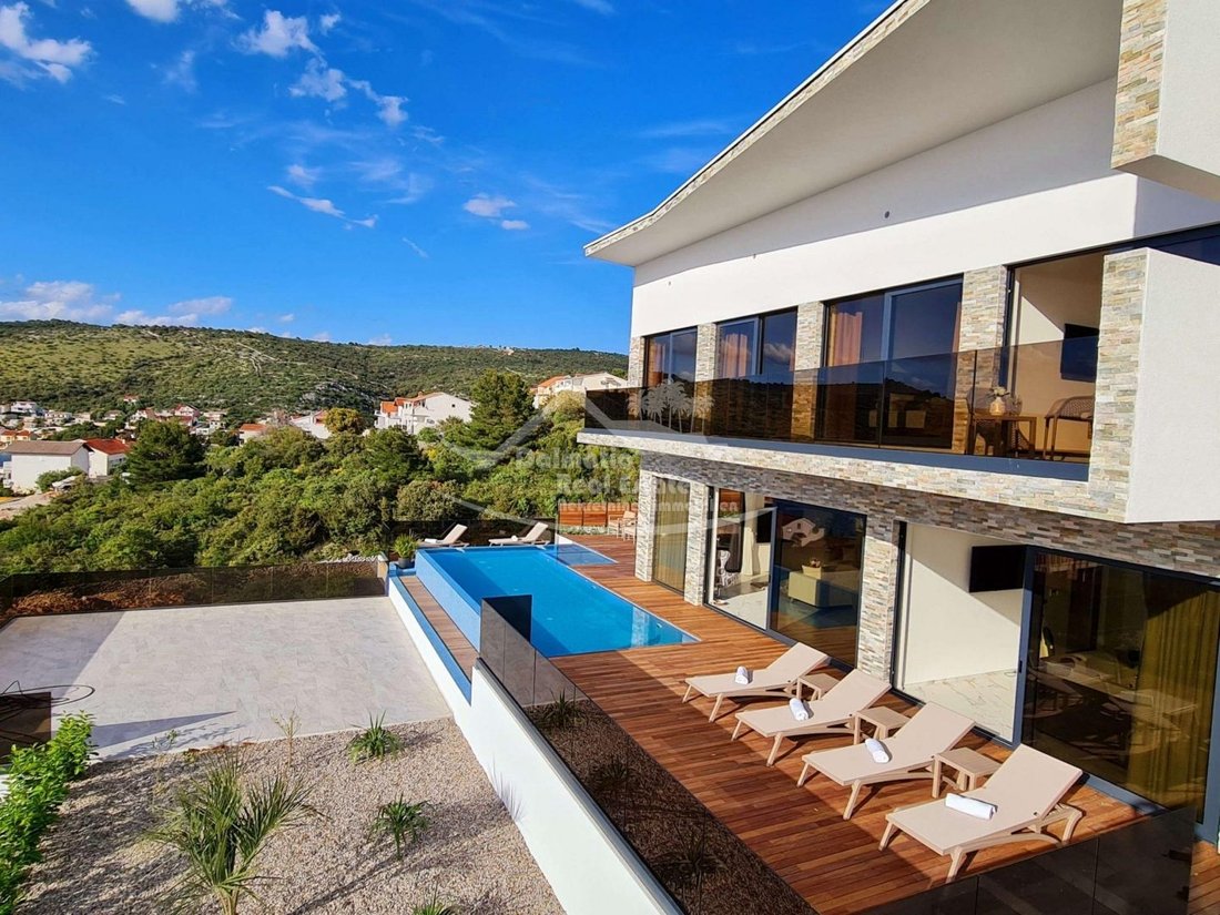 Villa in Rogoznica, Sibenik-Knin County, Croatia 2 - 13769562