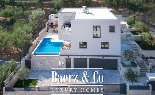 Townhouse in Zrnovnica, Split-Dalmatia County, Croatia 1