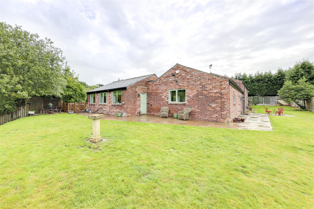3 Bedroom Farm House For Sale In In Failsworth, England, United Kingdom