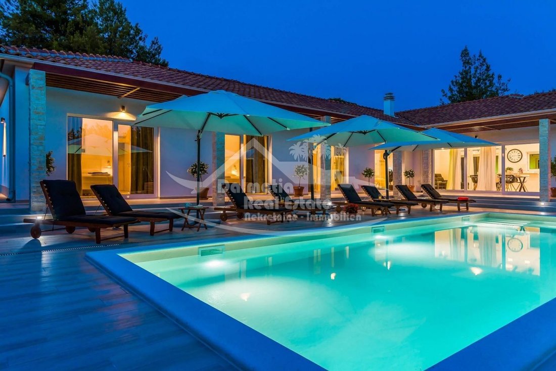Villa in Gradska cetvrt Varos, Sibenik, Sibenik-Knin County 2 - 13770199