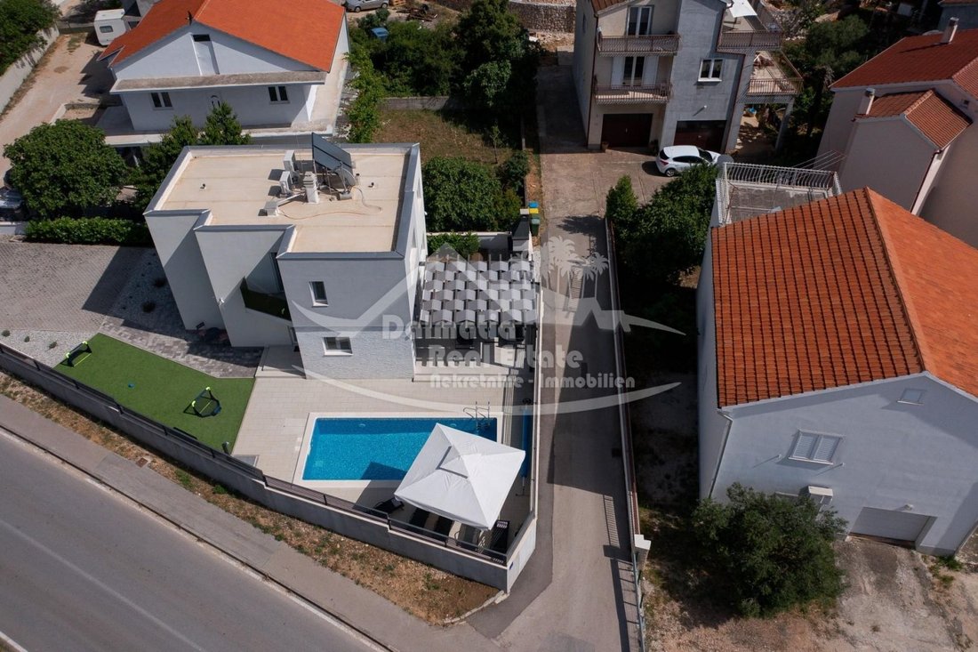 Villa in Gradska cetvrt Varos, Sibenik, Sibenik-Knin County 1 - 13769772
