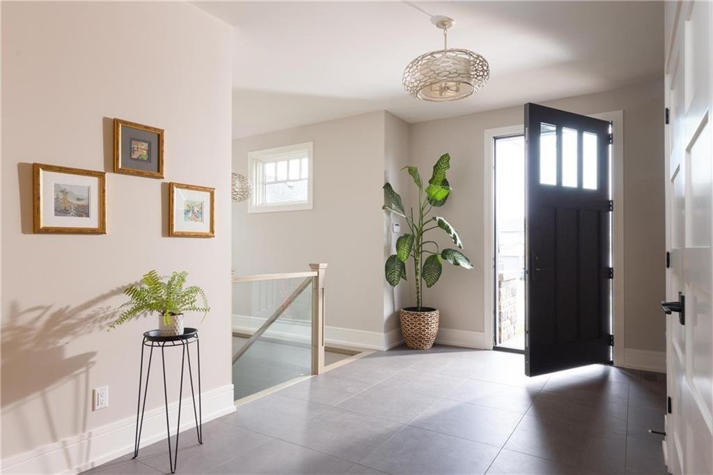 House in St. Catharines, Ontario, Canada 5 - 13773768
