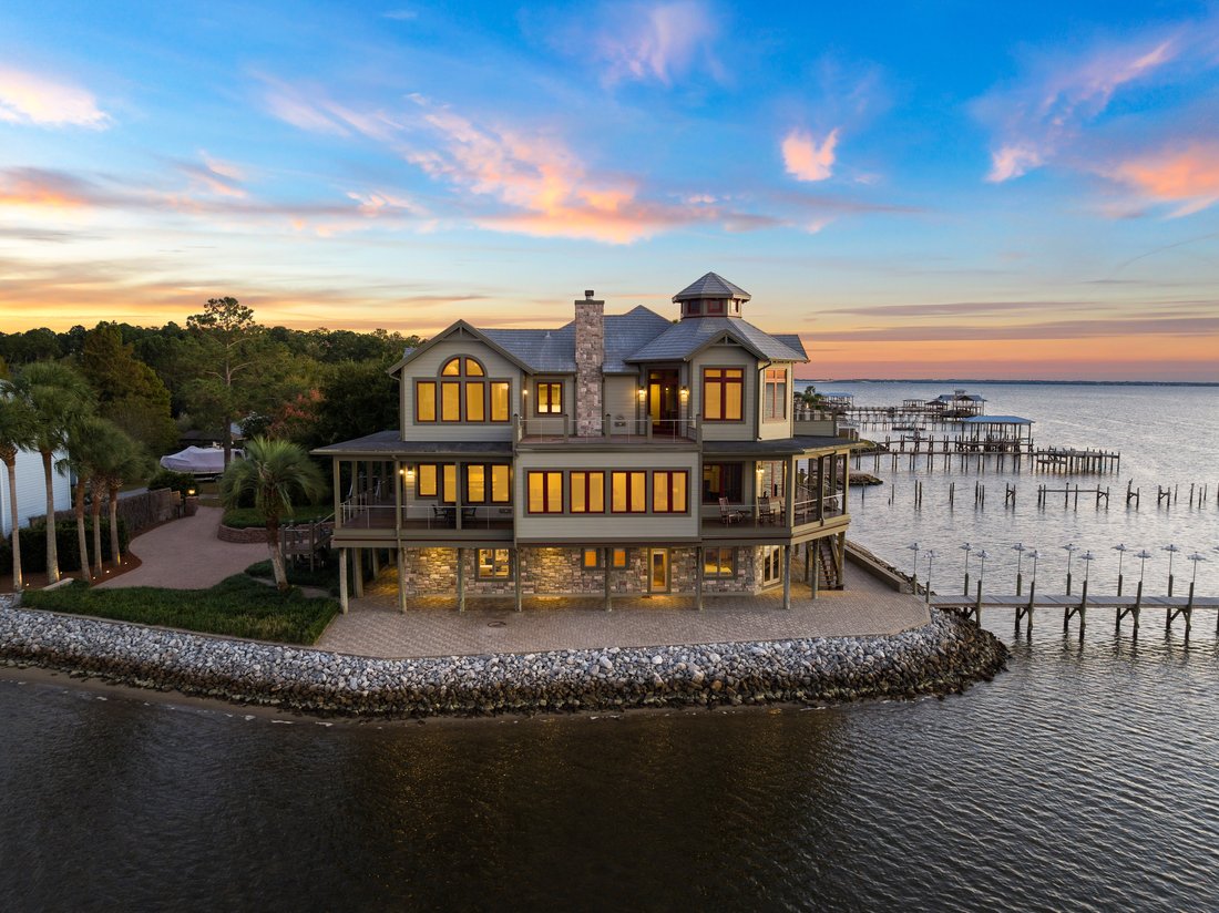 One Of A Kind Bayfront Home With 200 Ft. In Freeport, Florida, United