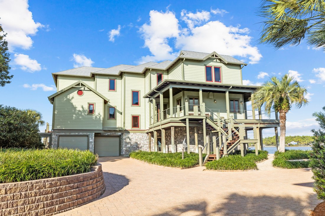 One Of A Kind Bayfront Home With 200 Ft. In Freeport, Florida, United