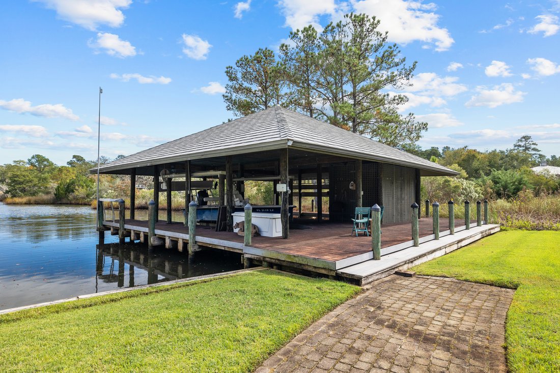 One Of A Kind Bayfront Home With 200 Ft. In Freeport, Florida, United