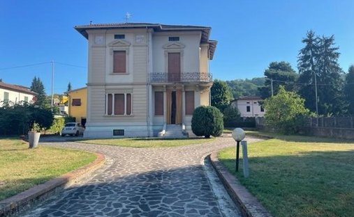 Villa in Coreglia Antelminelli, Tuscany, Italy 1
