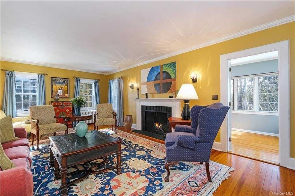 Warm And Fox Meadow Center Hall In Scarsdale, New York