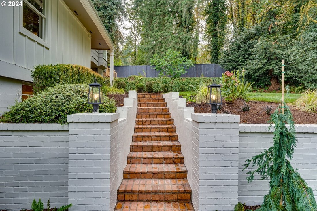 House in Lake Oswego, Oregon, United States 2 - 13778837