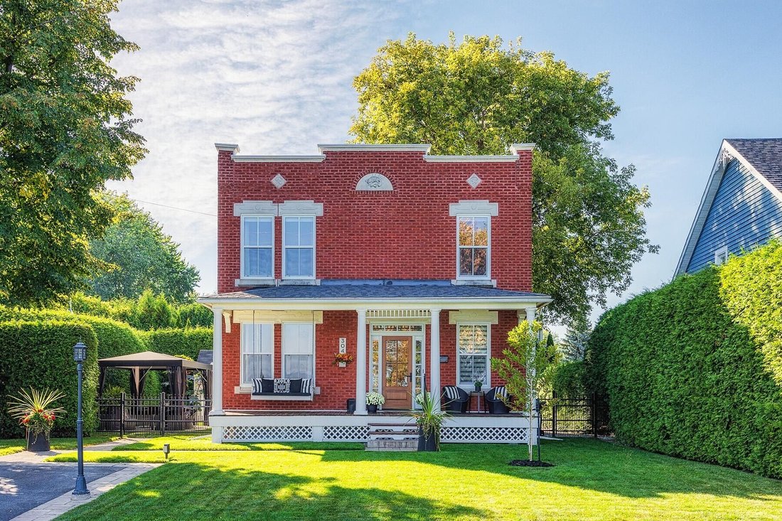 Modern Comfort, Waterfront In Chambly, Quebec, Canada For Sale (13778820)