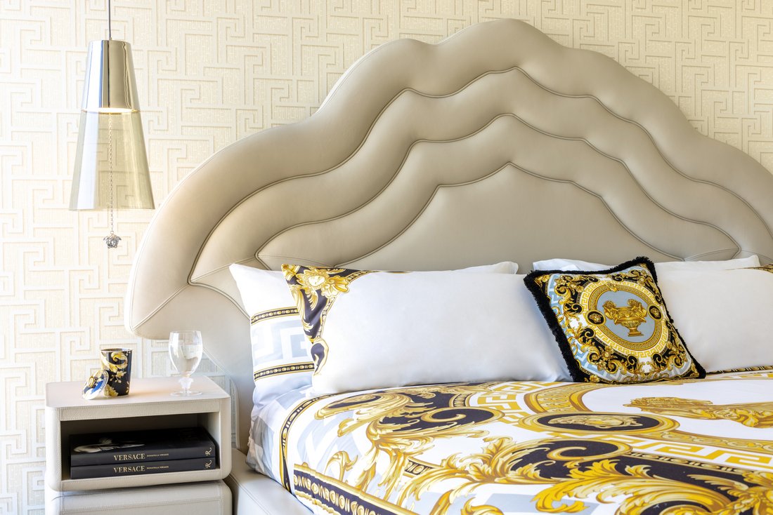 Curated visual reference: Gallery Detail: Central London Penthouse With River City In London England United