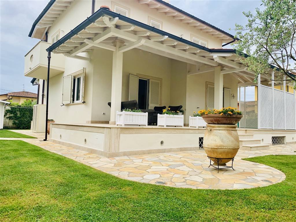Villa in Tonfano, Pietrasanta, Italy 2 - 13787360