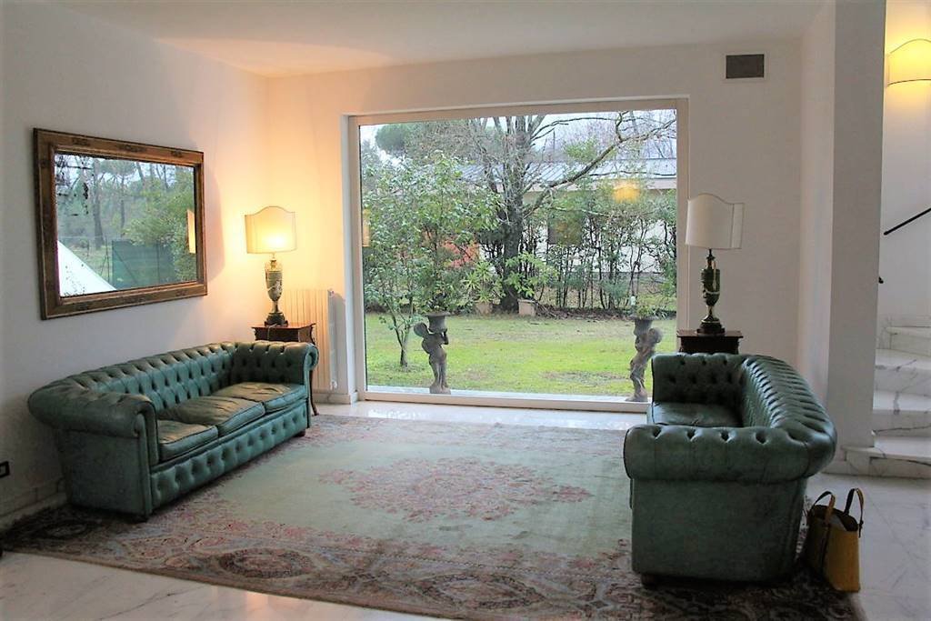 Villa in Ronchi, Massa, Italy 1 - 13784395