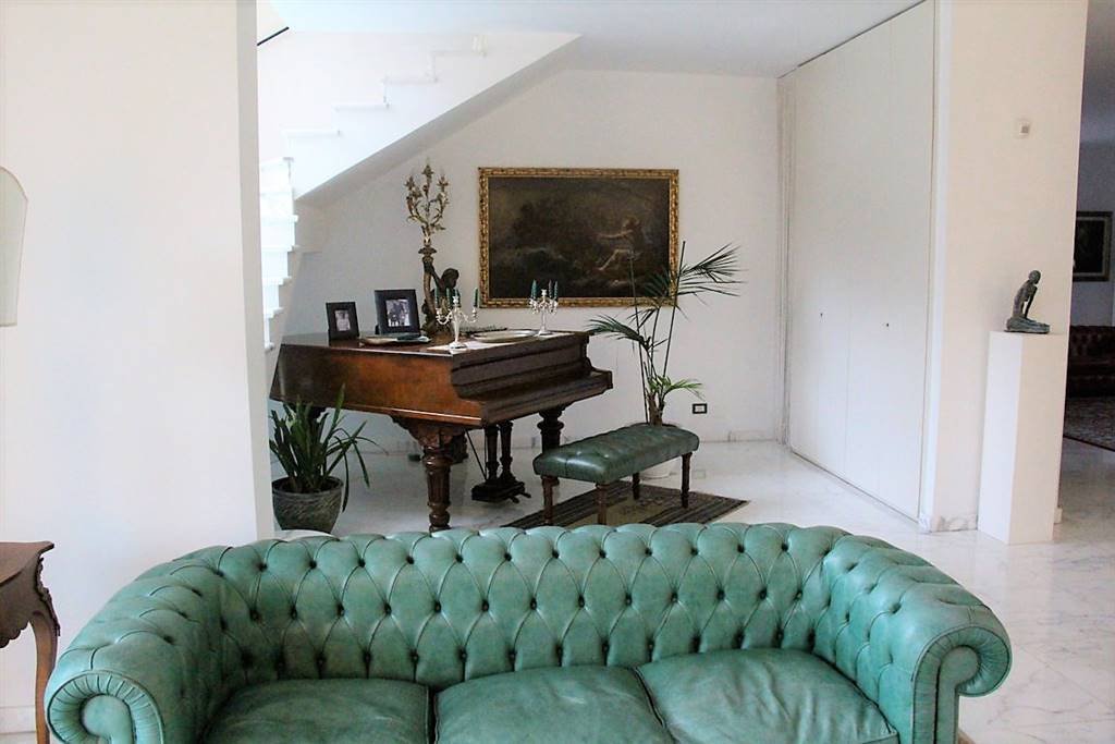 Villa in Ronchi, Massa, Italy 3 - 13784395