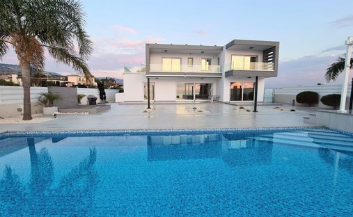 Villa in Peyia, Paphos, Cyprus 1