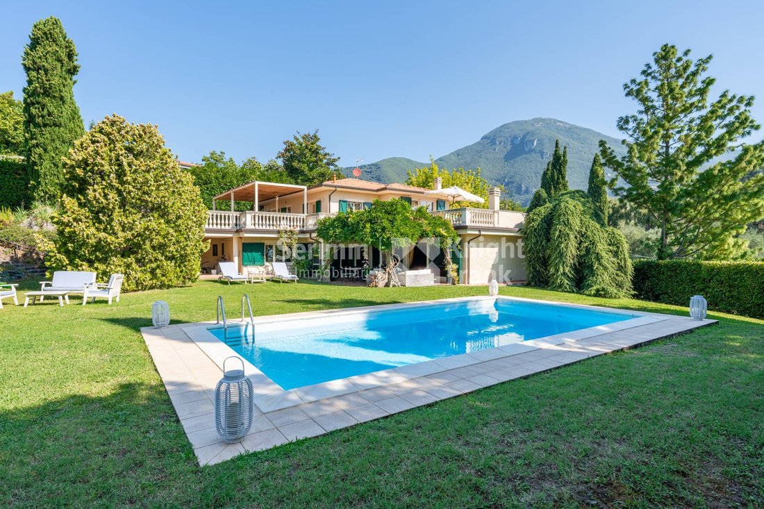 Villa in Camaiore, Tuscany, Italy 4 - 13789055