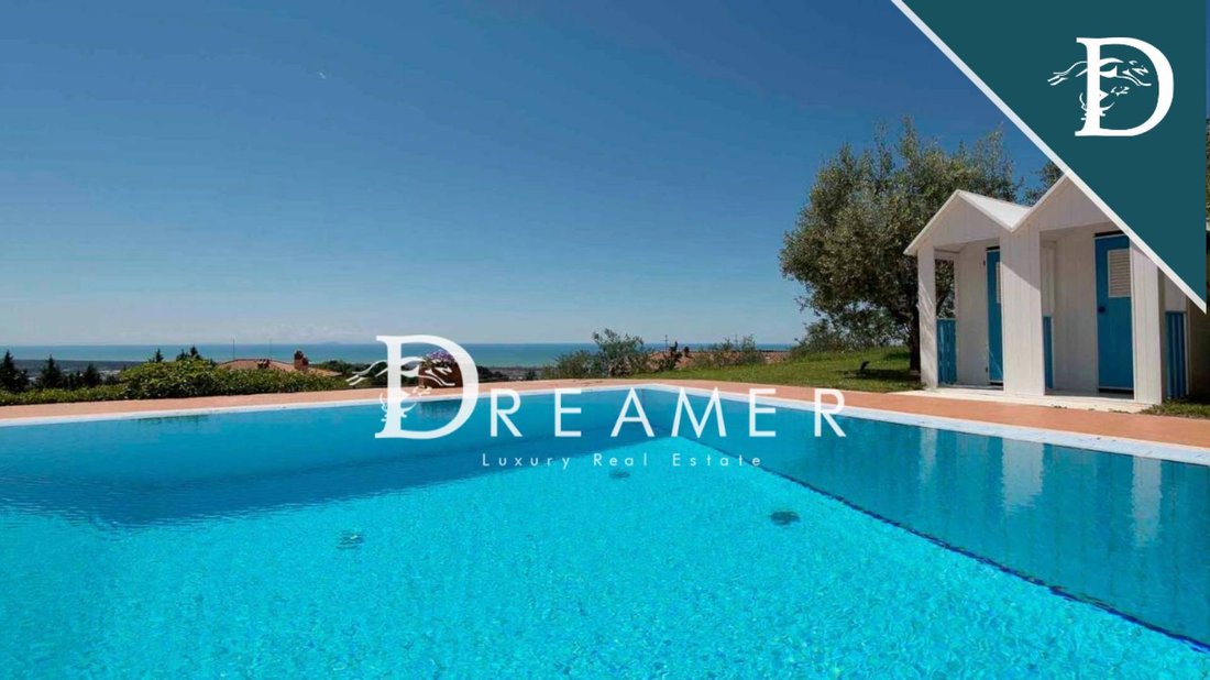 Villa in Massarosa, Tuscany, Italy 4 - 13789090