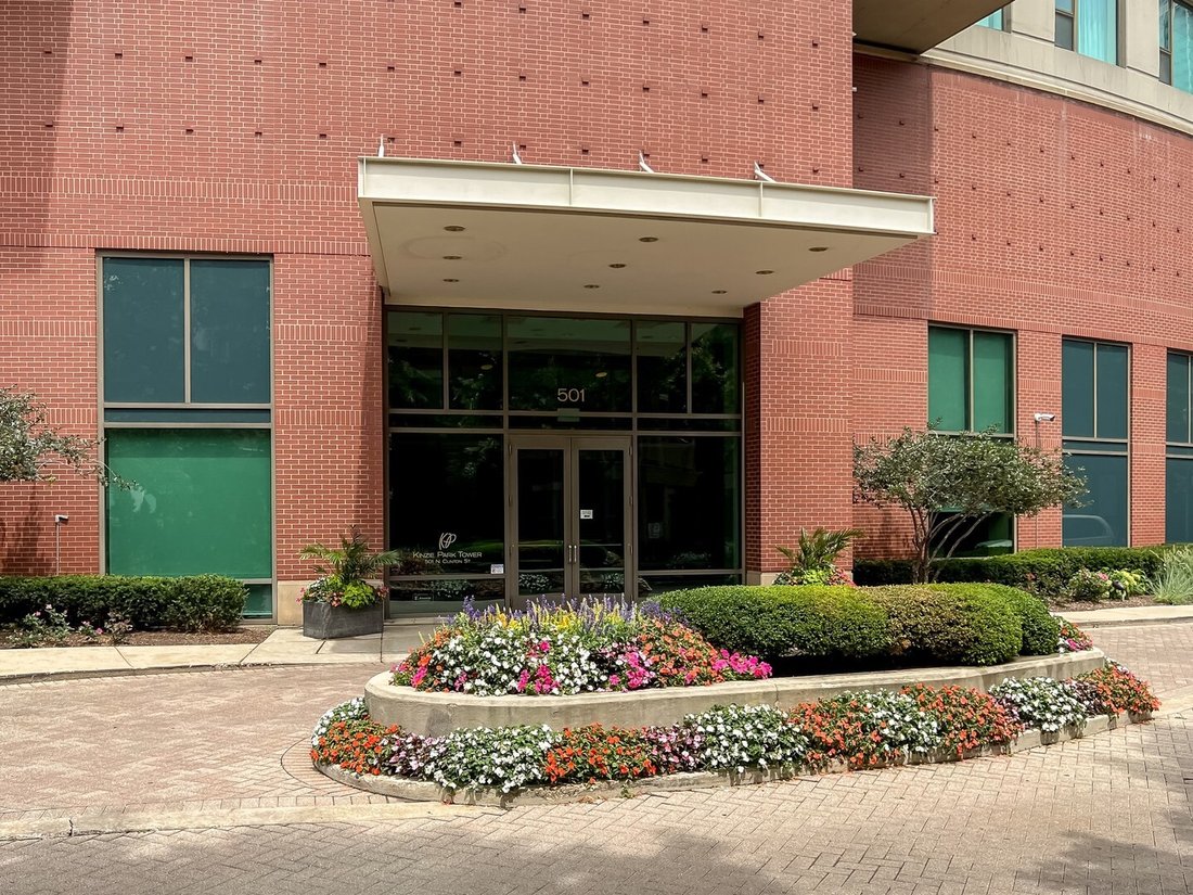 Beautiful Kinzie Park High Rise Apartment In Chicago, Illinois, United