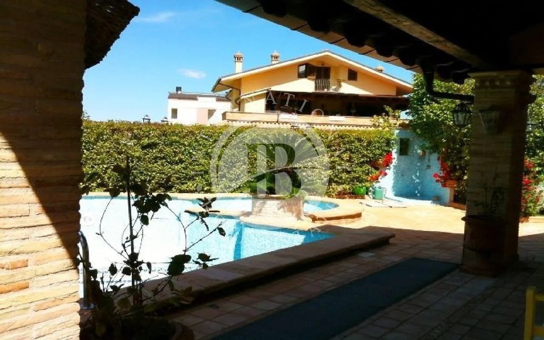 Apartment in Center, Teramo, Abruzzo 4 - 13790780