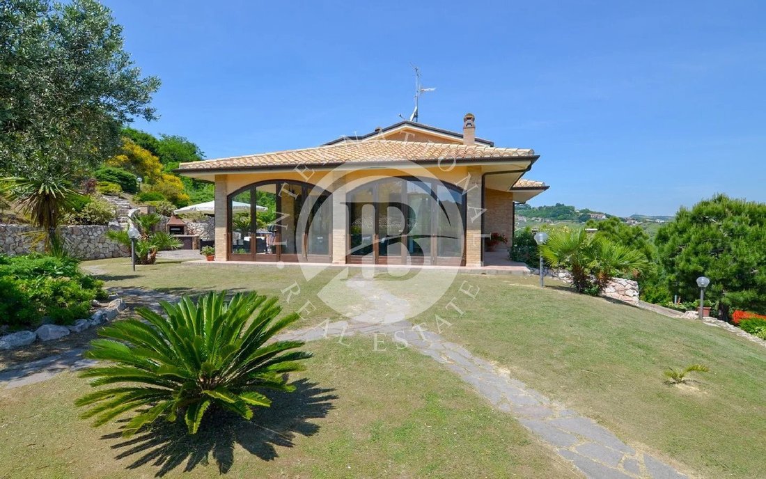 Villa in Acquaviva Picena, Marche, Italy 2 - 13790786