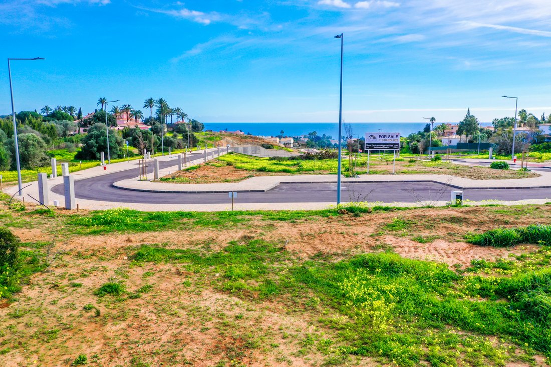 Land in Praia da Luz, Algarve, Portugal 3 - 13789642