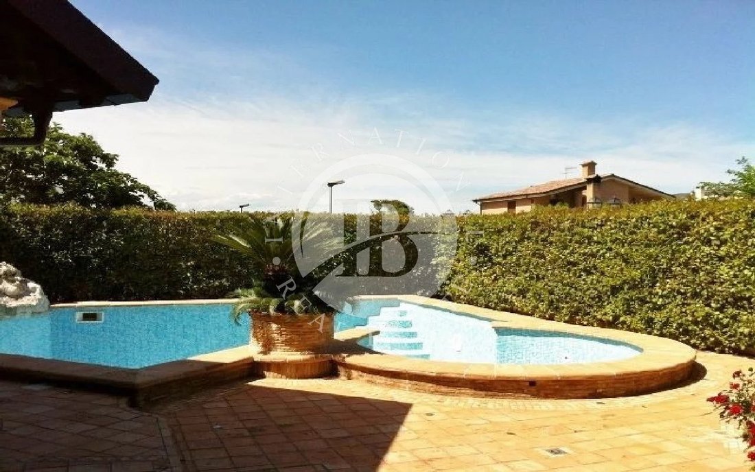 Apartment in Center, Teramo, Abruzzo 1 - 13790780