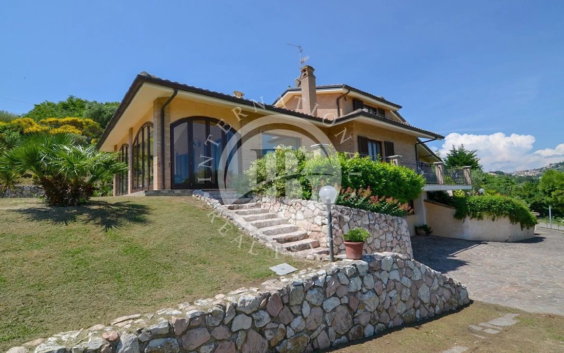 Villa in Acquaviva Picena, Marche, Italy 1 - 13790786